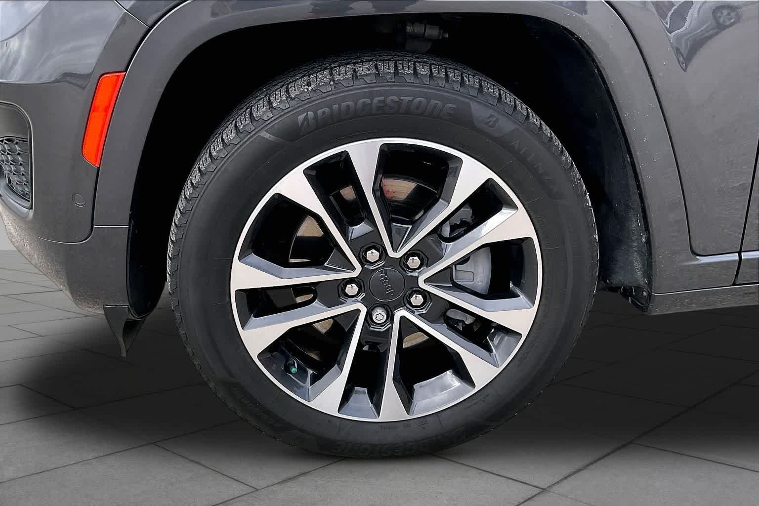 Used 2023 Baltic Gray Metallic Clearcoat Jeep Overland image 11