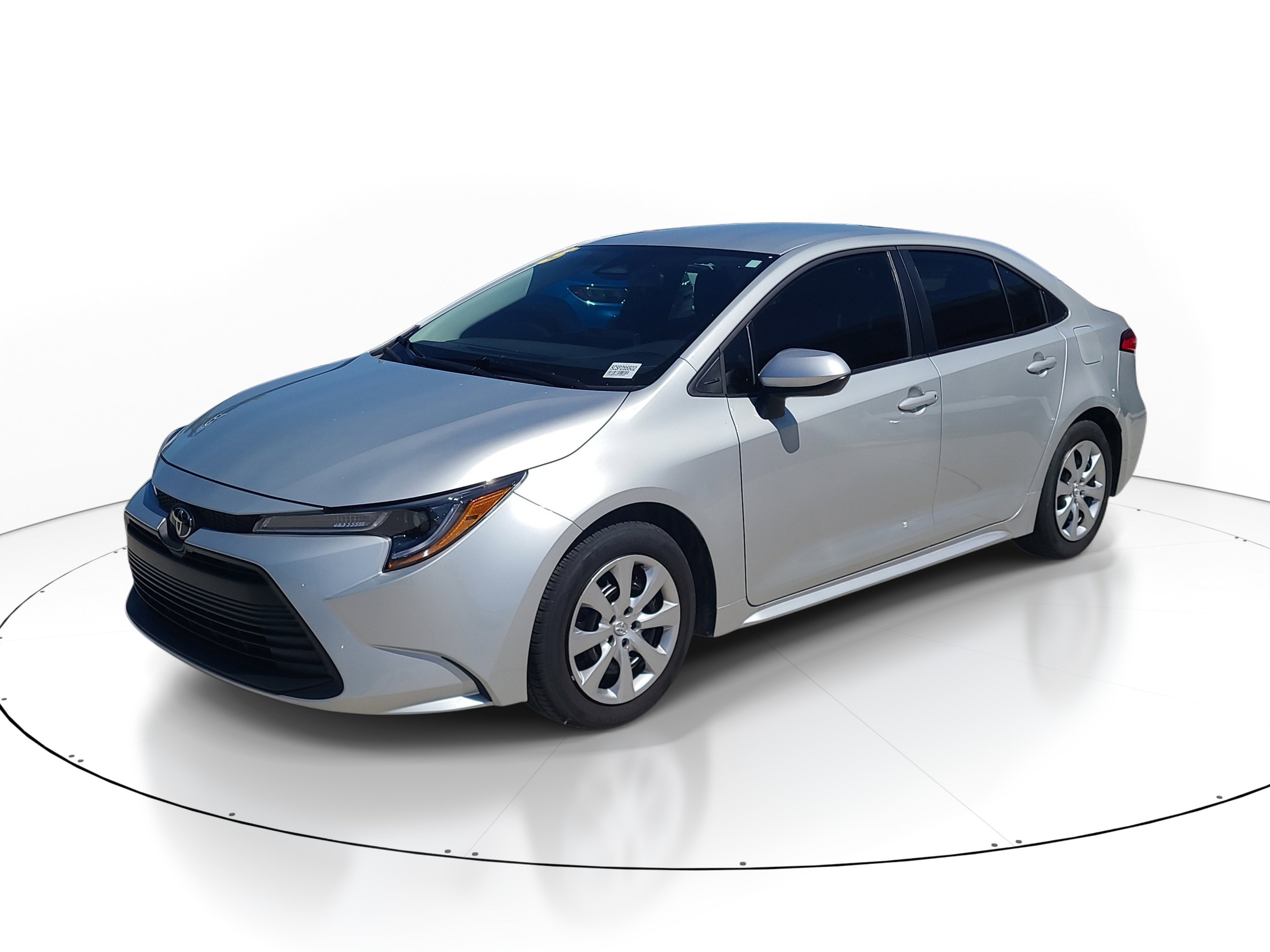 Used 2025  Toyota LE image 3