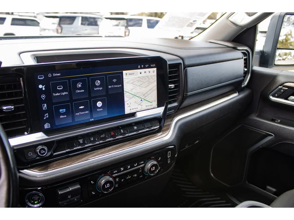 Used 2025 SUMMIT WHITE Chevrolet LT image 35