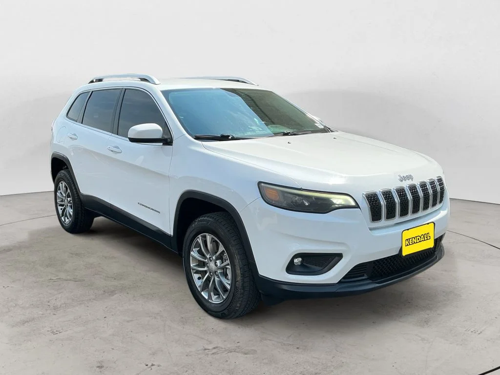 Used 2019 White Jeep Latitude Plus image 3