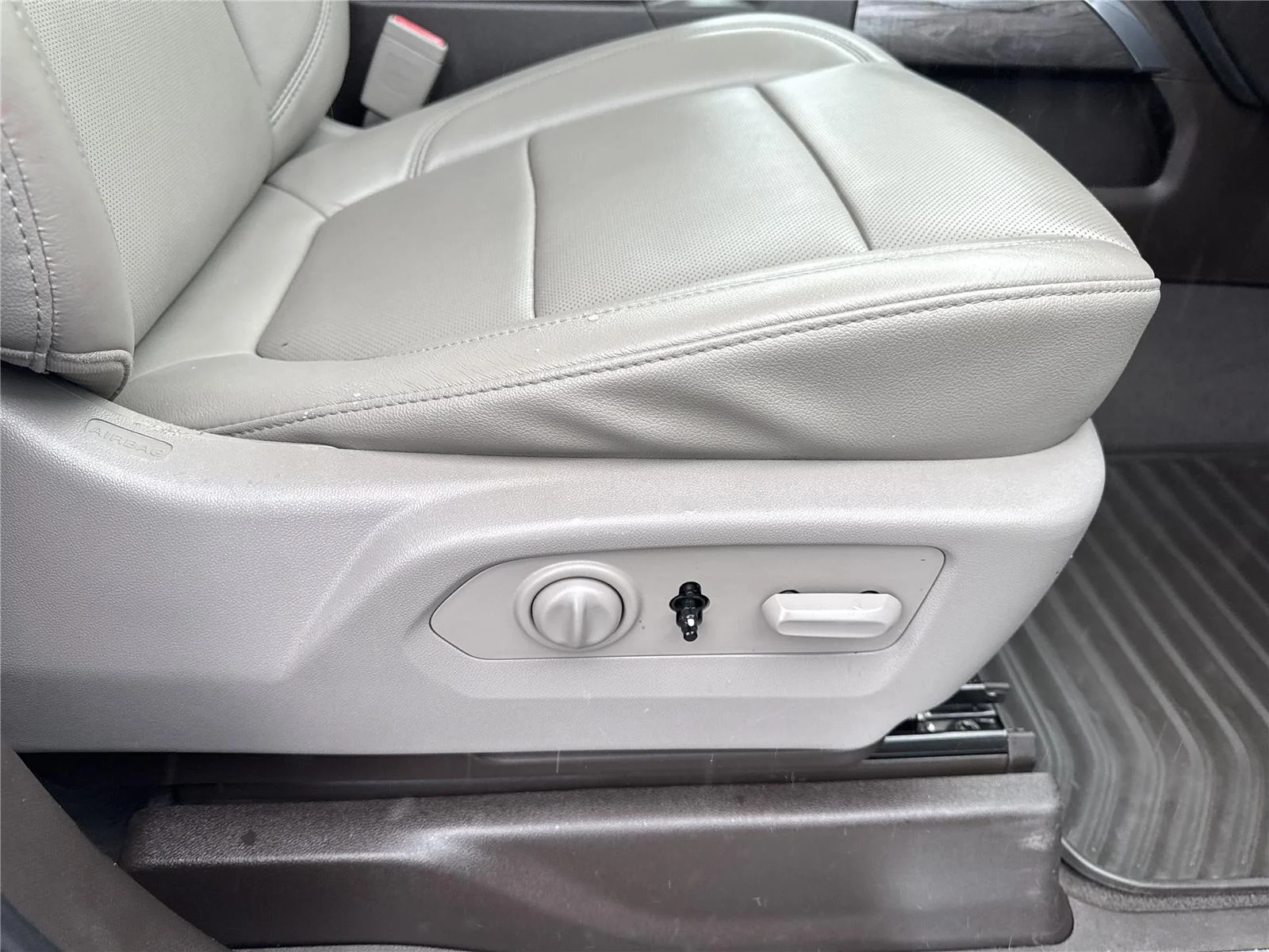 Used 2019 SILVER ICE METALLIC Chevrolet LTZ image 36