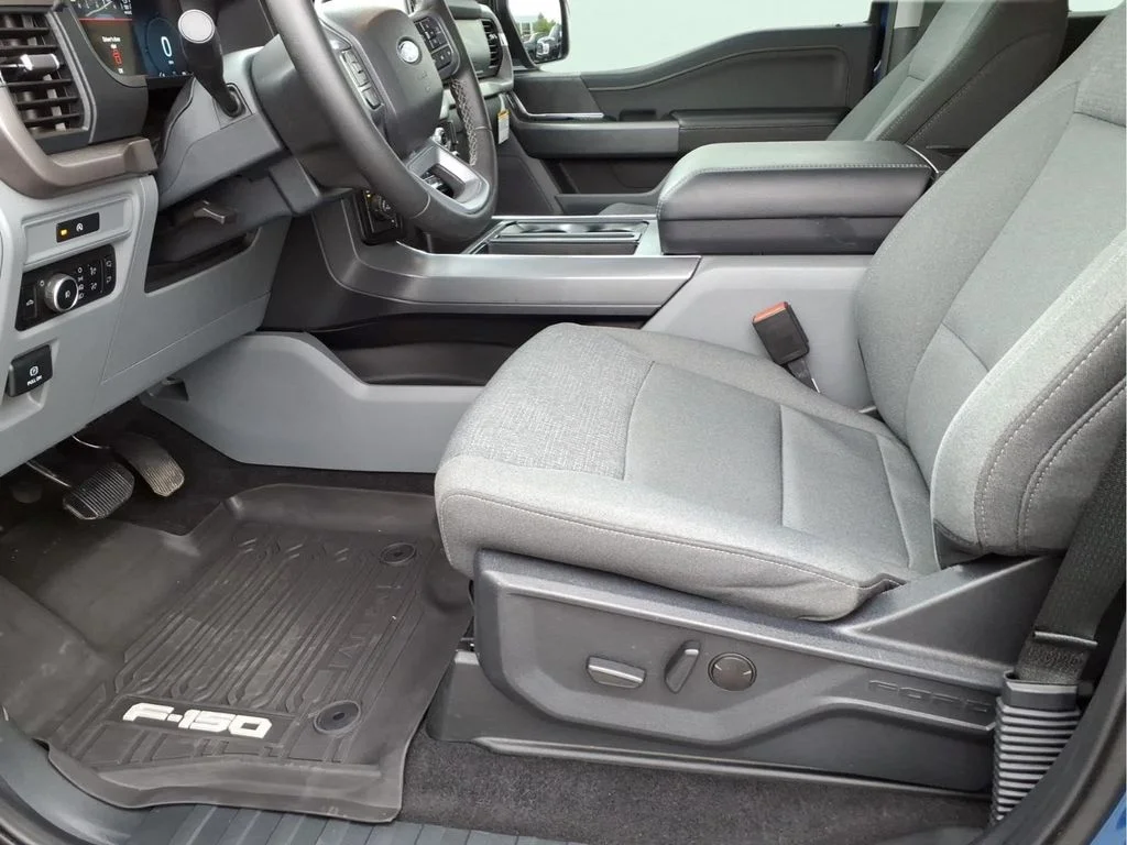 Used 2025 Blue Ford XLT image 19