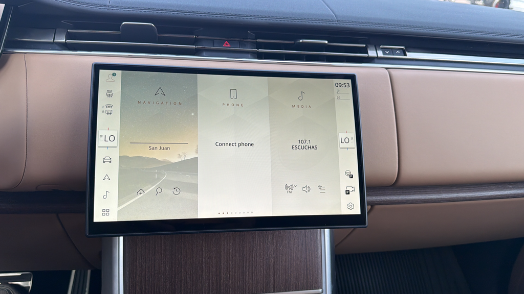 New 2027 Santorini Black Land Rover SE image 22