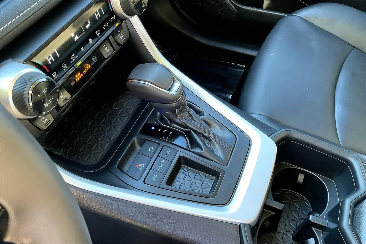 Used 2025 Magnetic Gray Metallic Toyota XLE Premium image 17