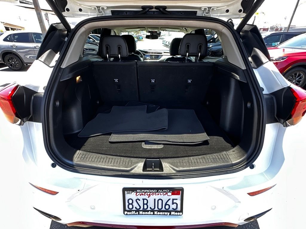 Used 2020 White Buick Essence image 6