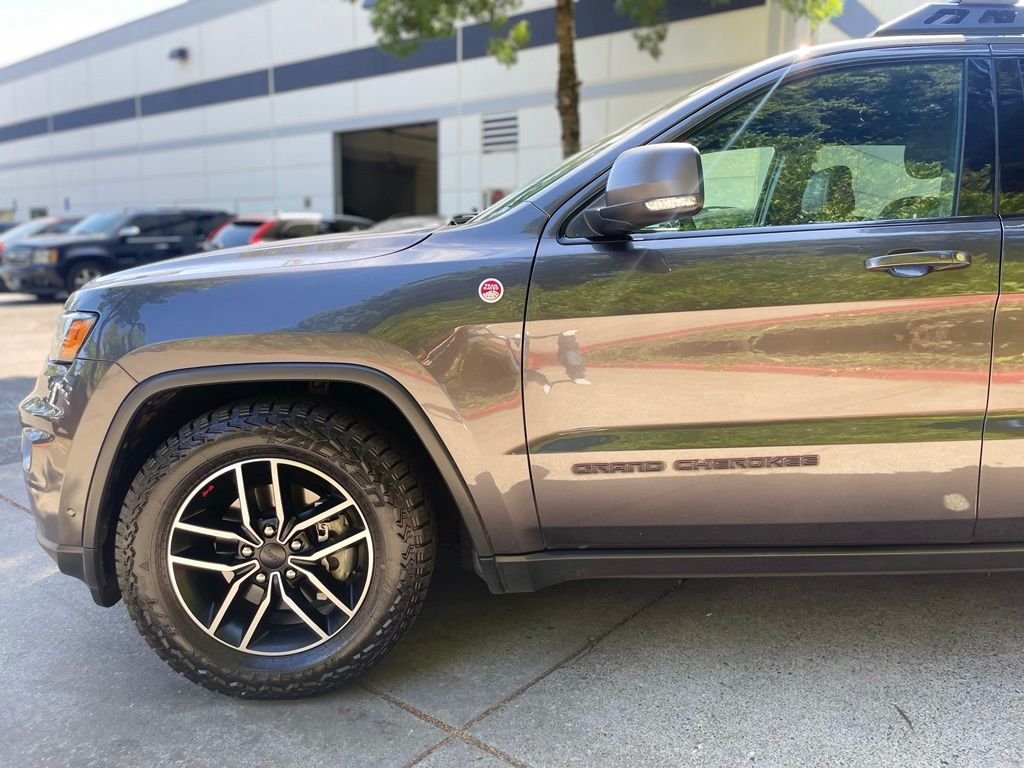 Used 2020 Granite Crystal Metallic Clearcoat Jeep Trailhawk image 7
