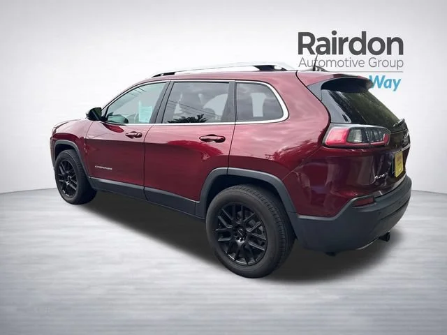 Used 2019 Velvet Red Pearlcoat Jeep Latitude Plus image 5