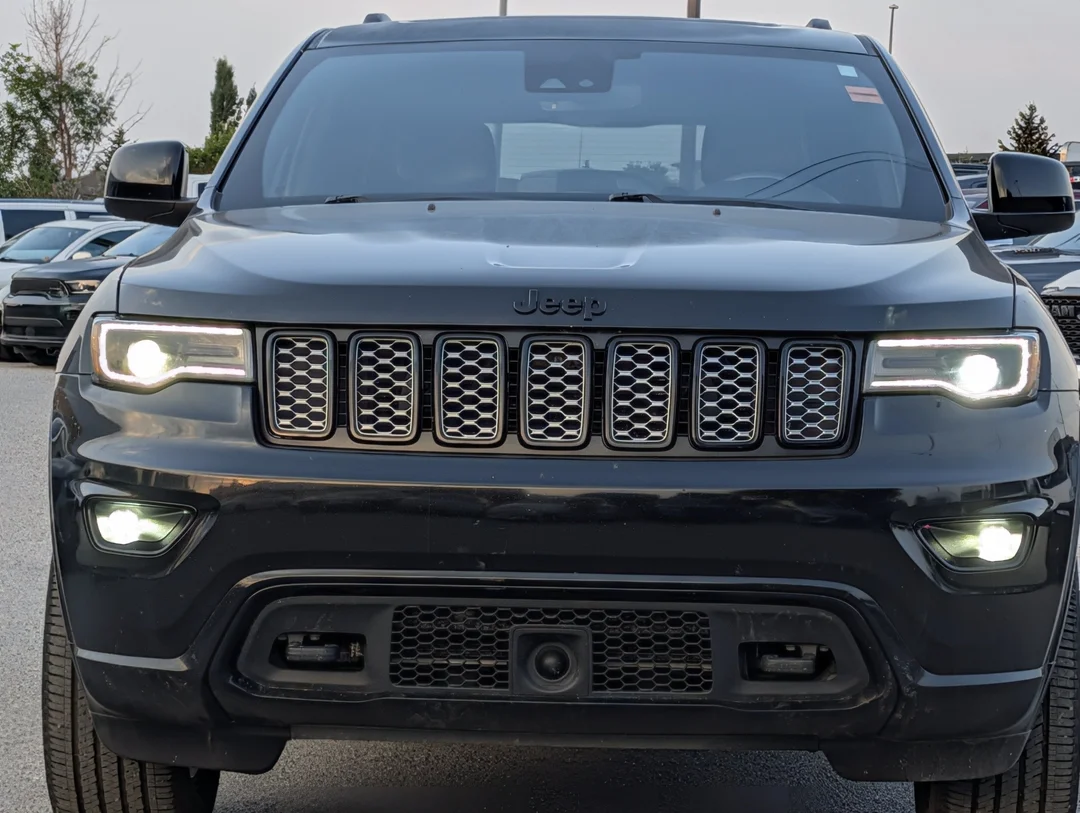 Used 2020 Black Jeep Altitude - - 4x4 - Leather Seats - Power Sunroof - Navigation & More! image 3