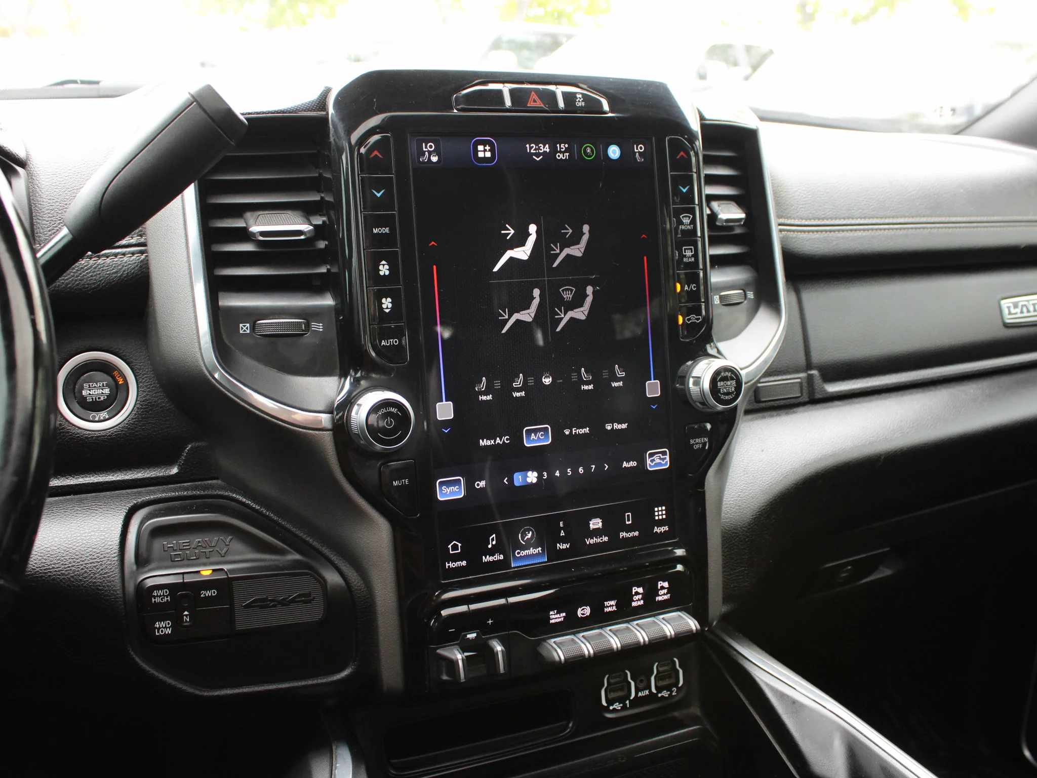 Certified Used 2023 Black RAM Laramie * One Owner | 5th Wheel & Gooseneck | Rear Air Suspension | Diesel | Apple CarPlay | Sunroof image 22