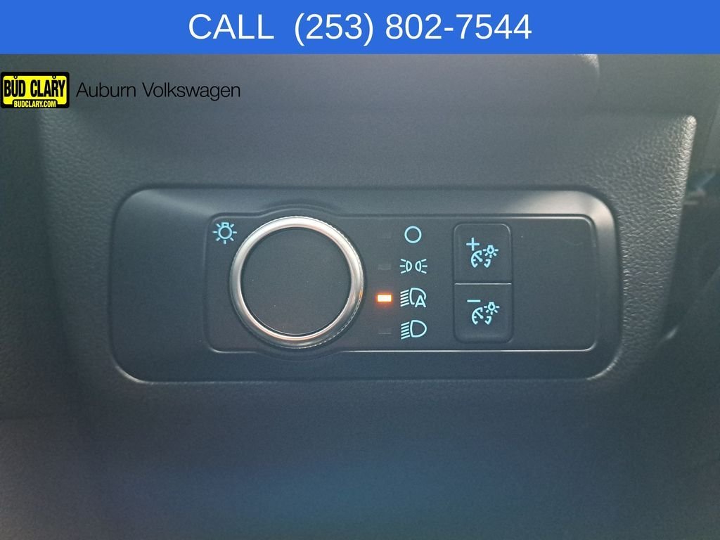 Used 2020 Black Ford SE image 25