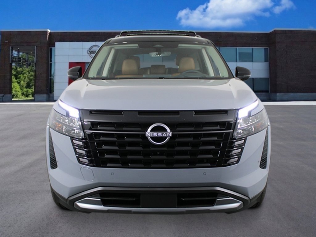 New 2026 Boulder Gray Pearl/Super Black Nissan Platinum image 8