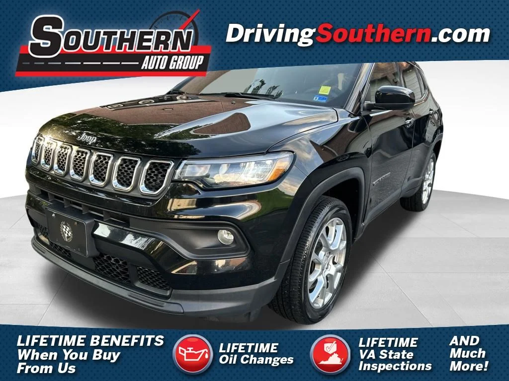 Used 2023 Black Jeep Latitude Lux image 1