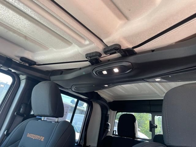 Used 2025 Granite Crystal Clearcoat Metallic Jeep Mojave image 39