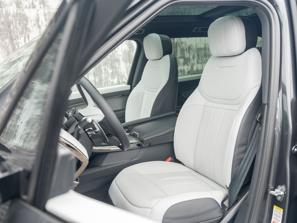 New 2026 Carpathian Grey LAND ROVER Dynamic SE image 19