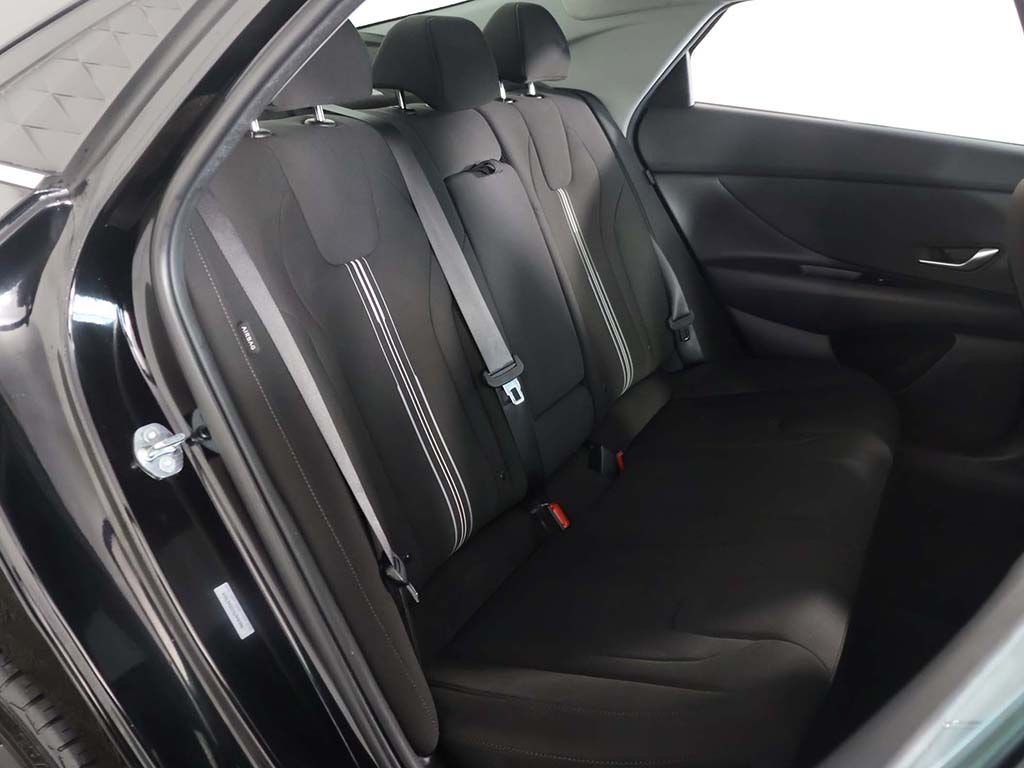 Used 2025 Black Hyundai SEL Convenience image 31