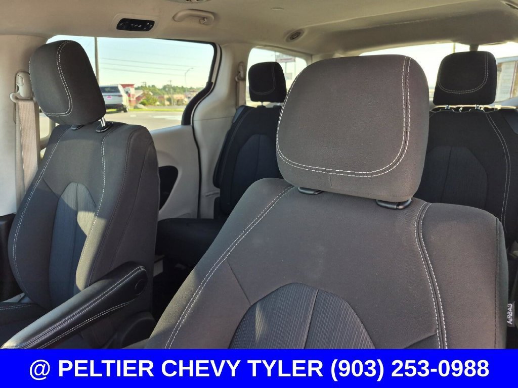 2023 Chrysler Voyager LX - Photo 33