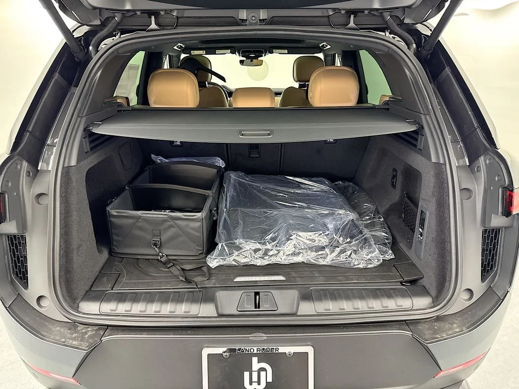 New 2026 Carpathian Grey Land Rover SE image 28