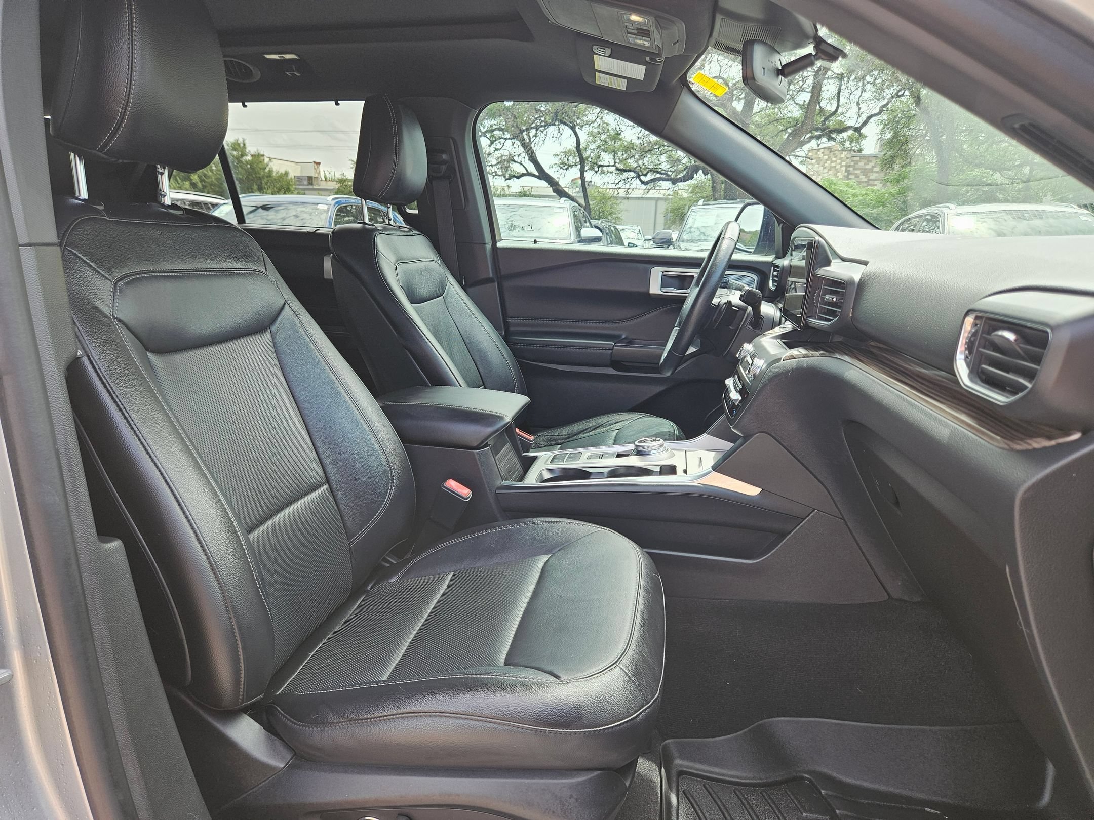 Used 2020 Silver Metallic Ford Limited image 24