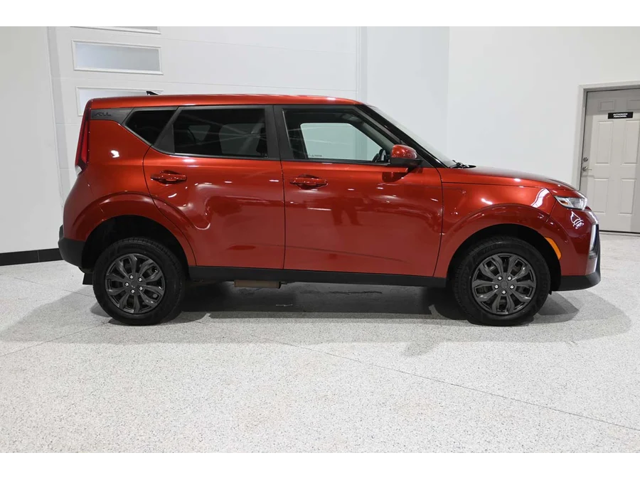 Used 2020 RED Kia LX Mobility Handicap Van image 5