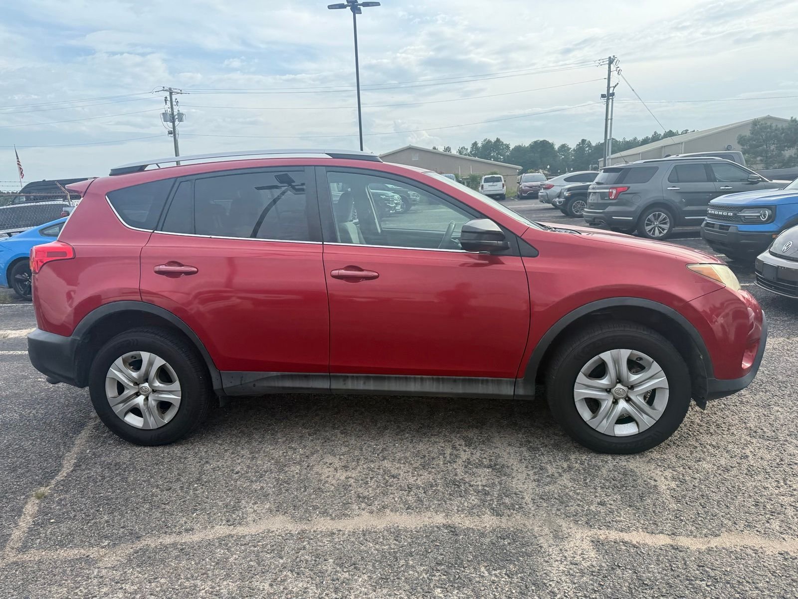 Used 2015 Red Toyota LE image 8