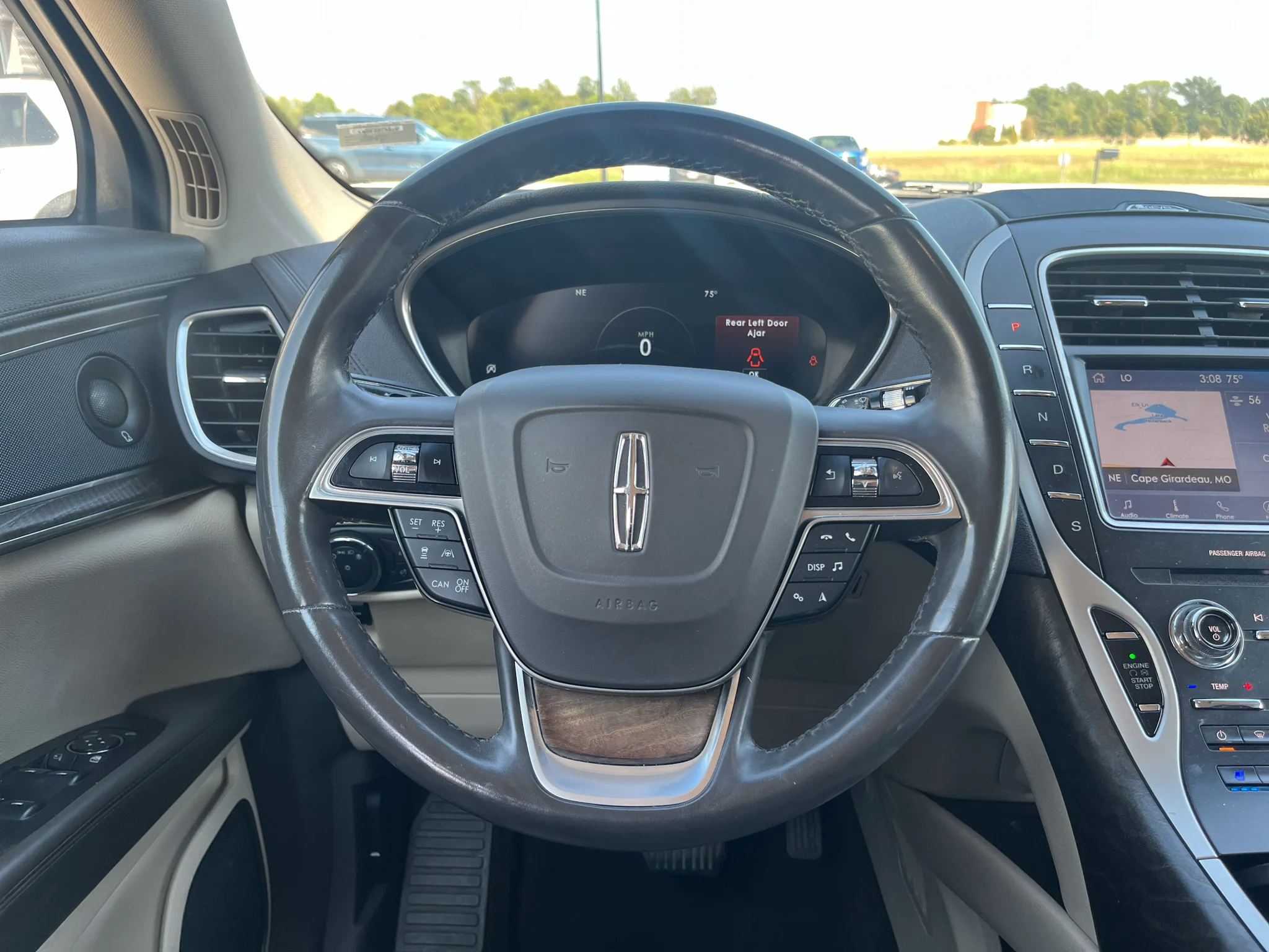 Used 2020 Pristine White Lincoln Reserve image 11