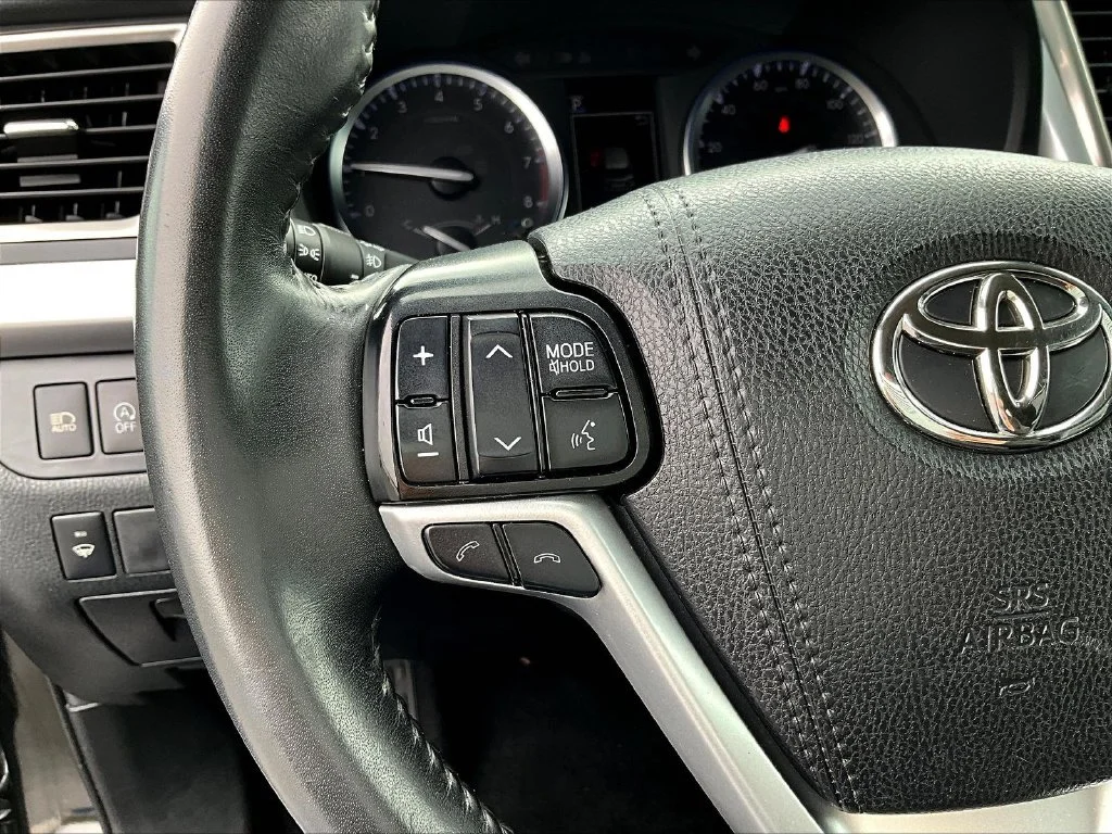 Used 2019 Black Toyota XLE image 11