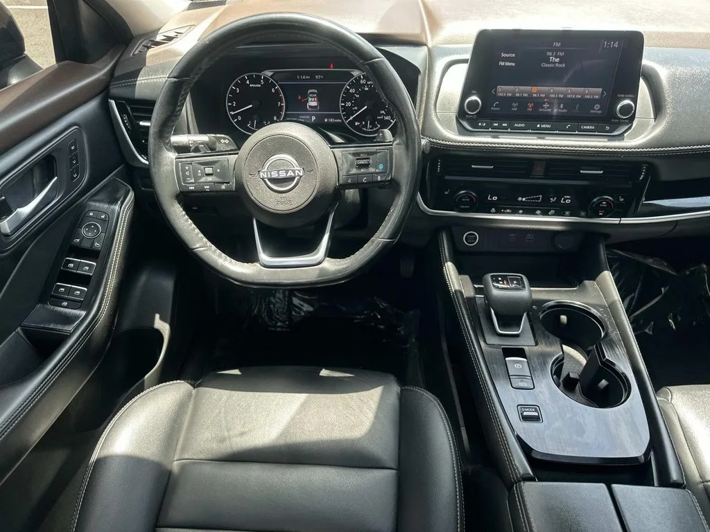 Used 2023 Super Black Nissan SL image 22