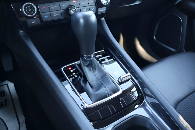 Used 2022 Silver Jeep Latitude image 23