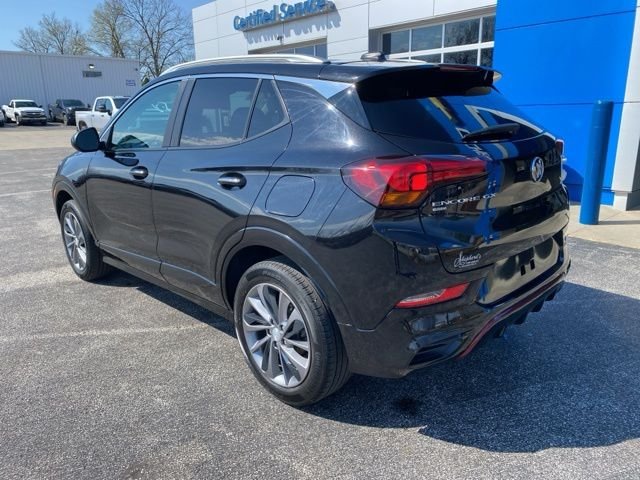 Used 2023 Black Buick Select image 3