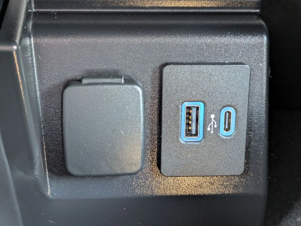 Used 2023 Silver Ford XLT image 24