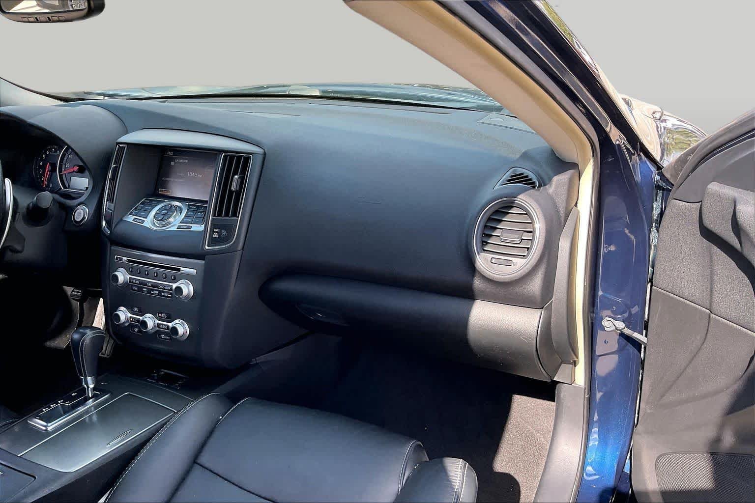 Used 2014 Navy Blue Metallic Nissan 3.5 SV w/Sport Pkg image 19