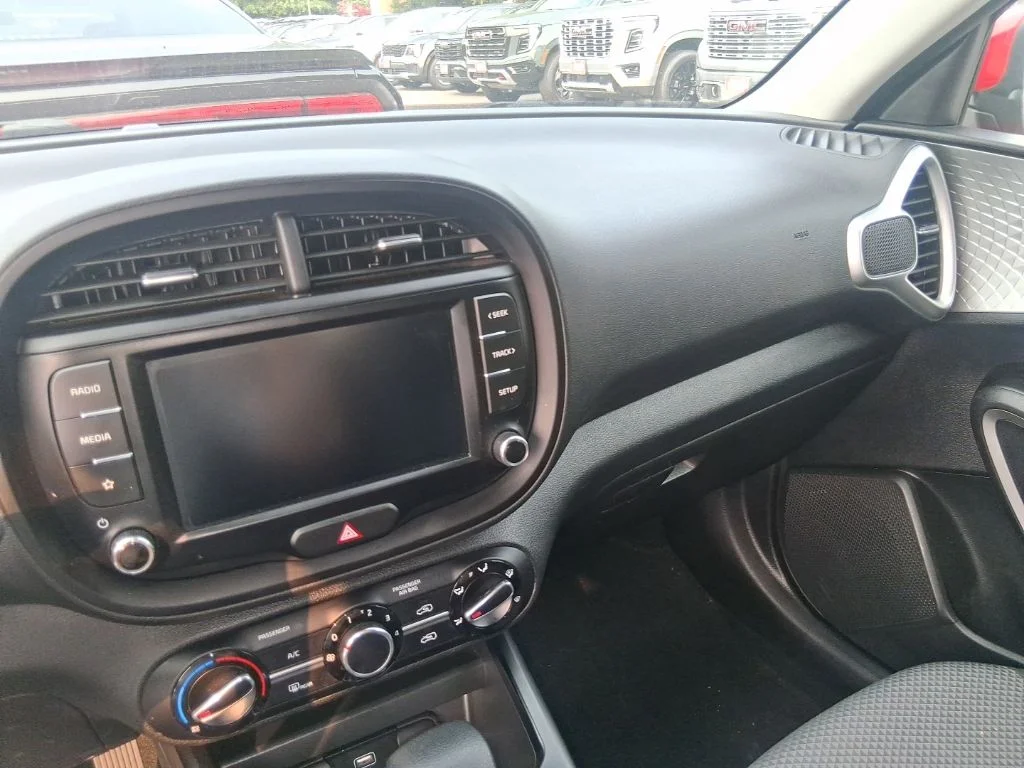 Used 2022 Red Kia LX image 9