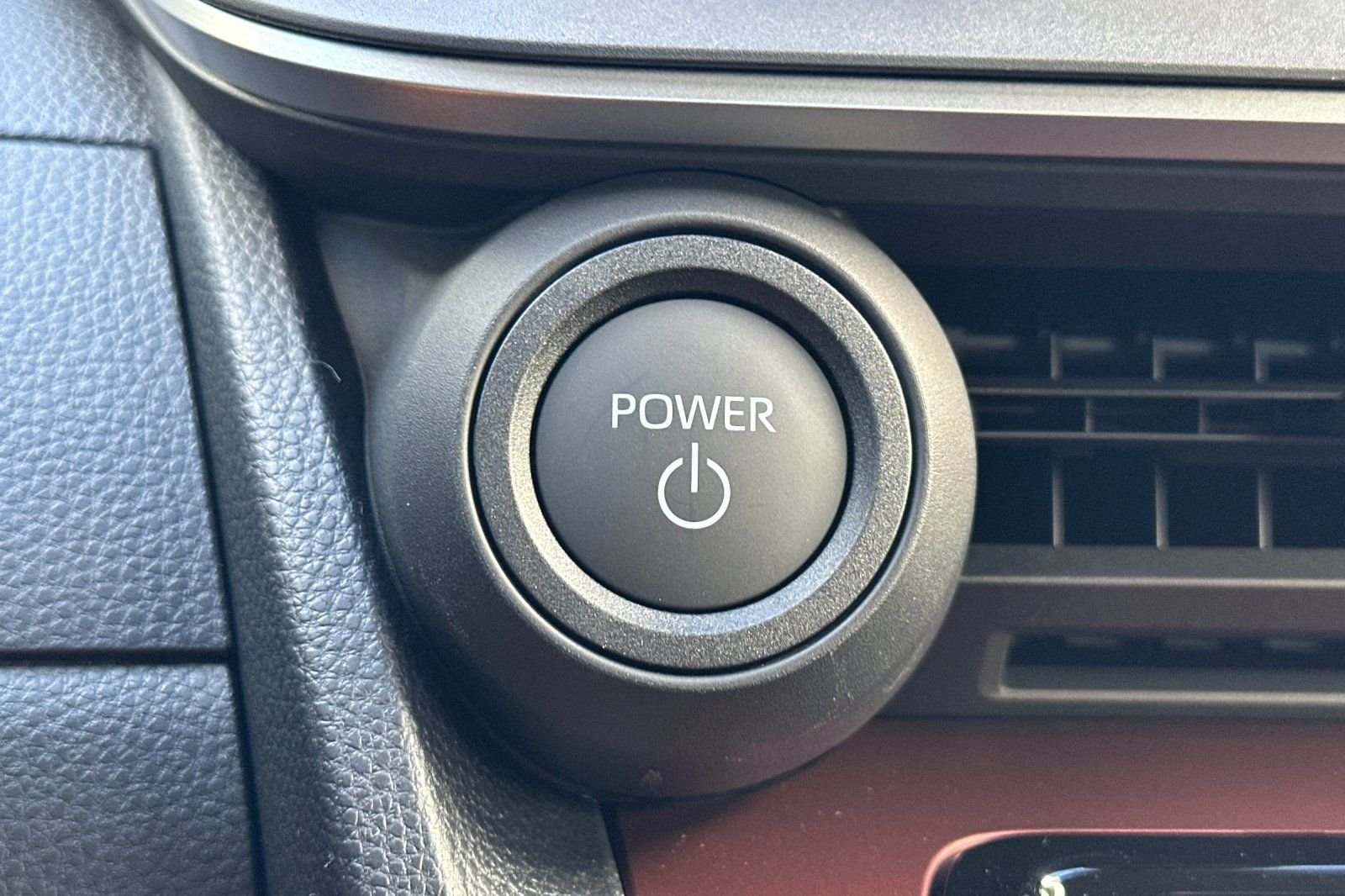 2026 Toyota Prius Plug-in Hybrid SE - Photo 22