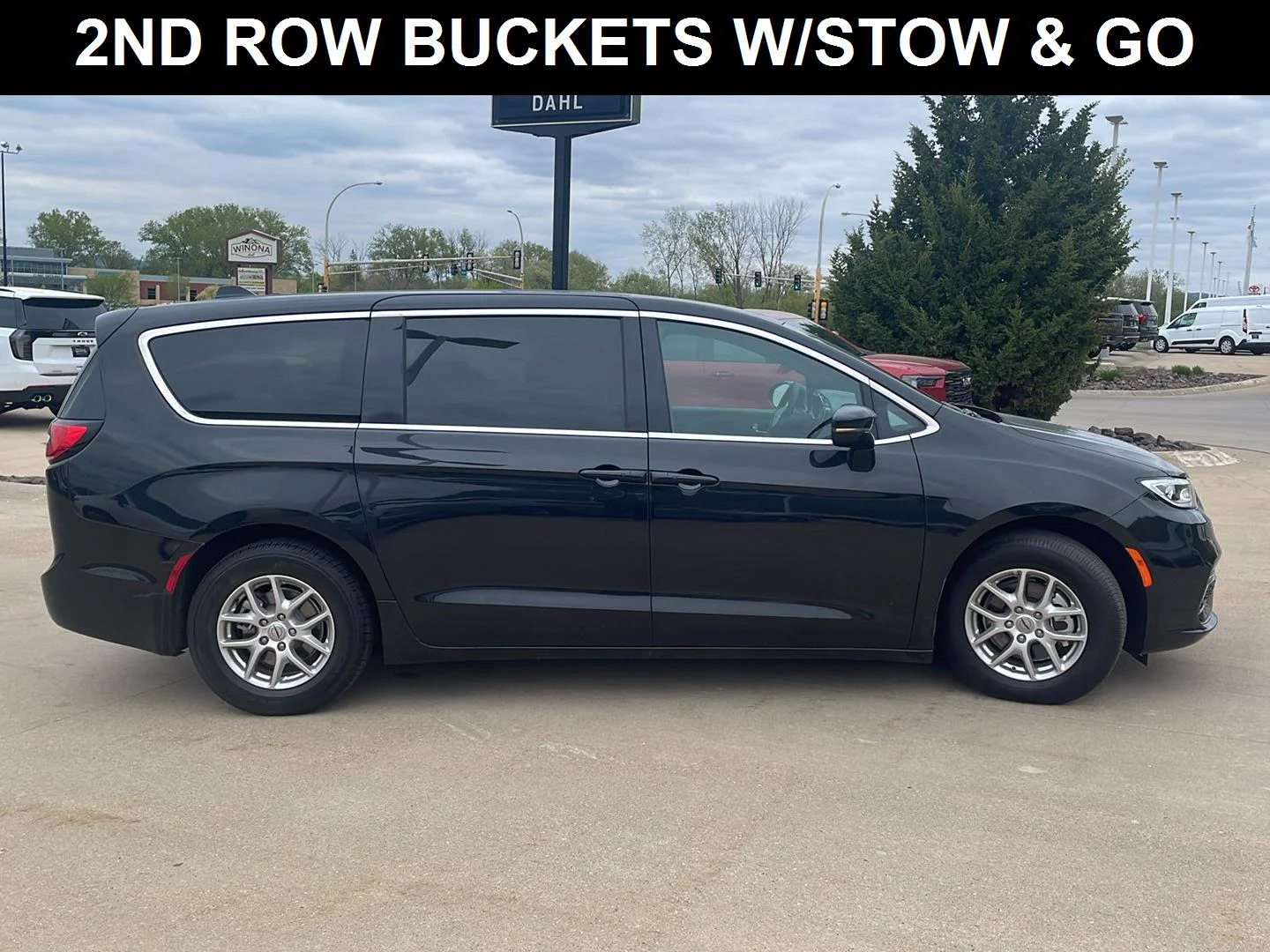 Used 2025 Chrysler Pacifica Select with VIN 2C4RC1BG1SR532588 for sale in Winona, Minnesota