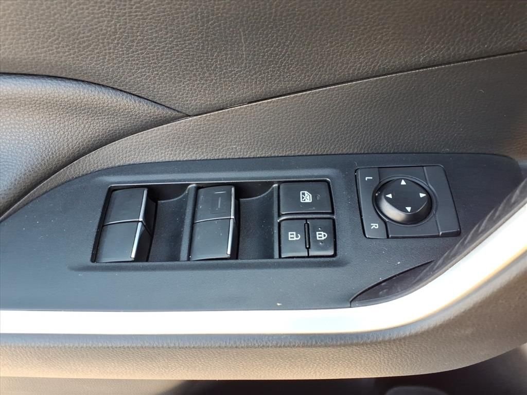Used 2020 Gray Toyota XLE Premium image 19