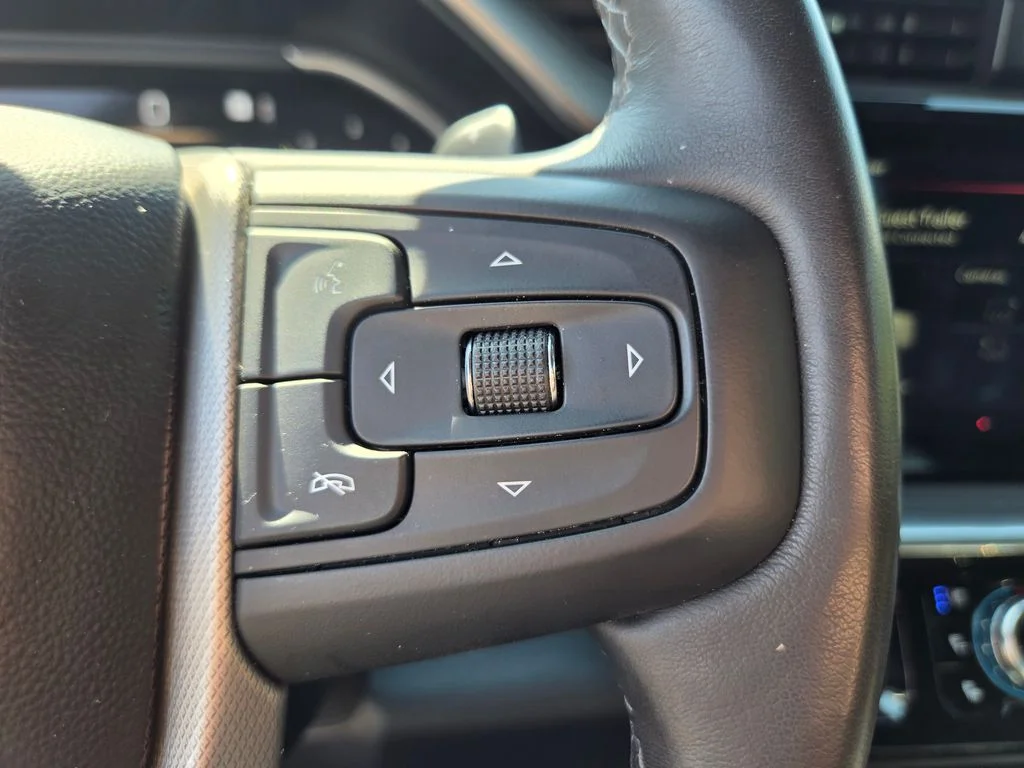 Used 2023 White GMC Denali image 18