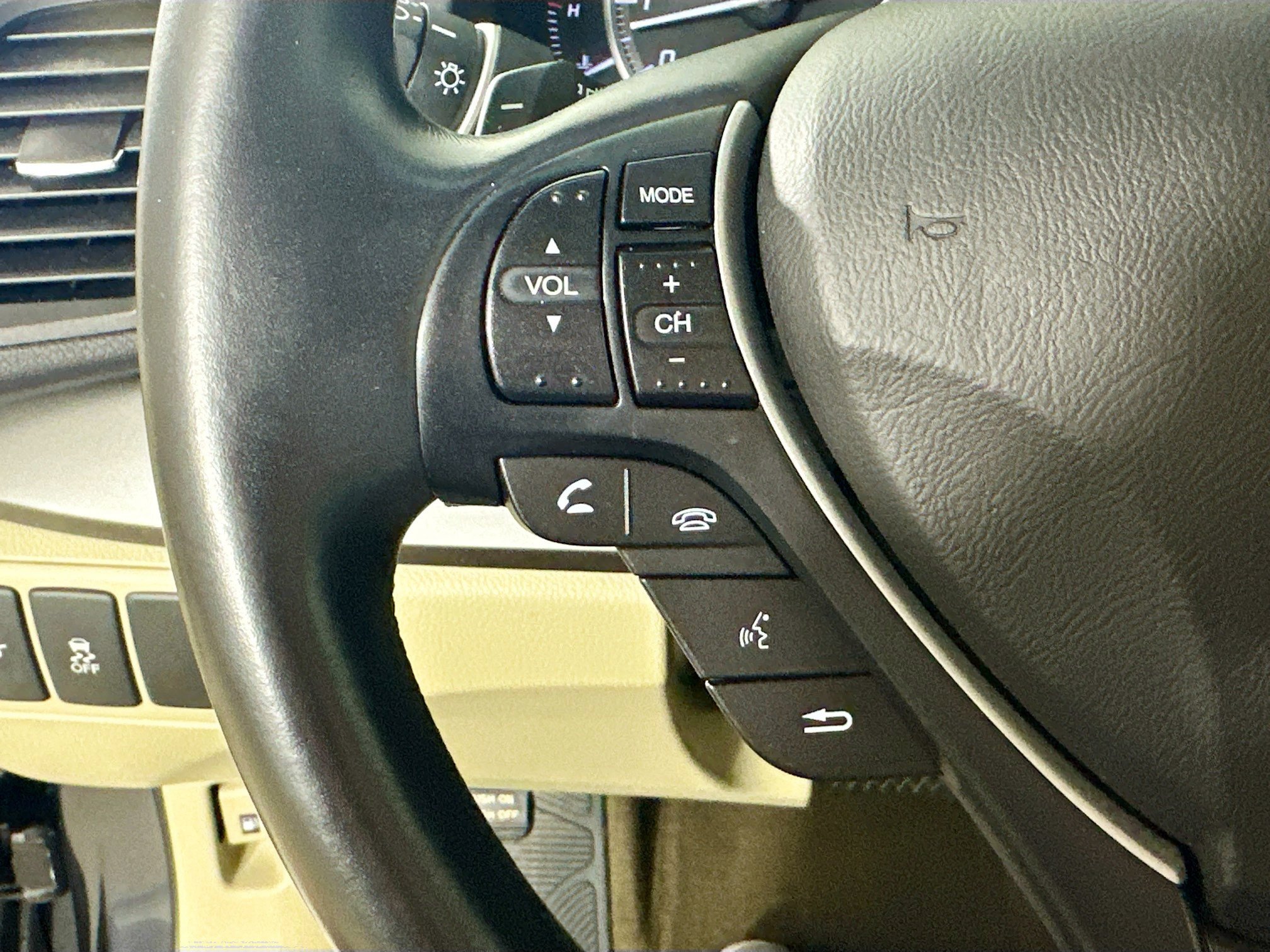 Used 2013  Acura Tech Pkg image 18