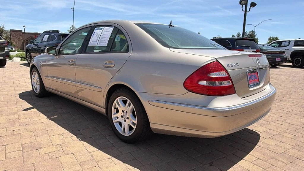 Used 2005  Mercedes-Benz E 320 image 5