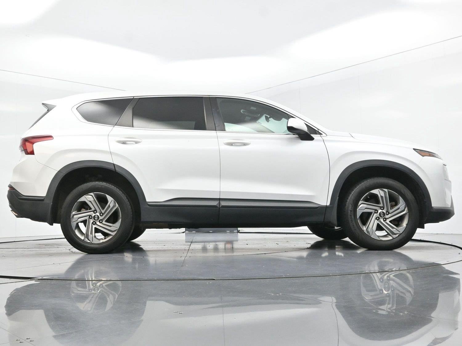 Used 2022 Quartz White Hyundai SE image 50