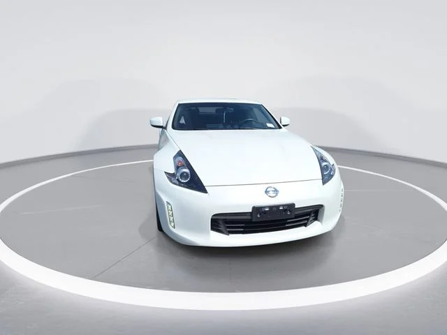Used 2020 White Nissan Base image 2
