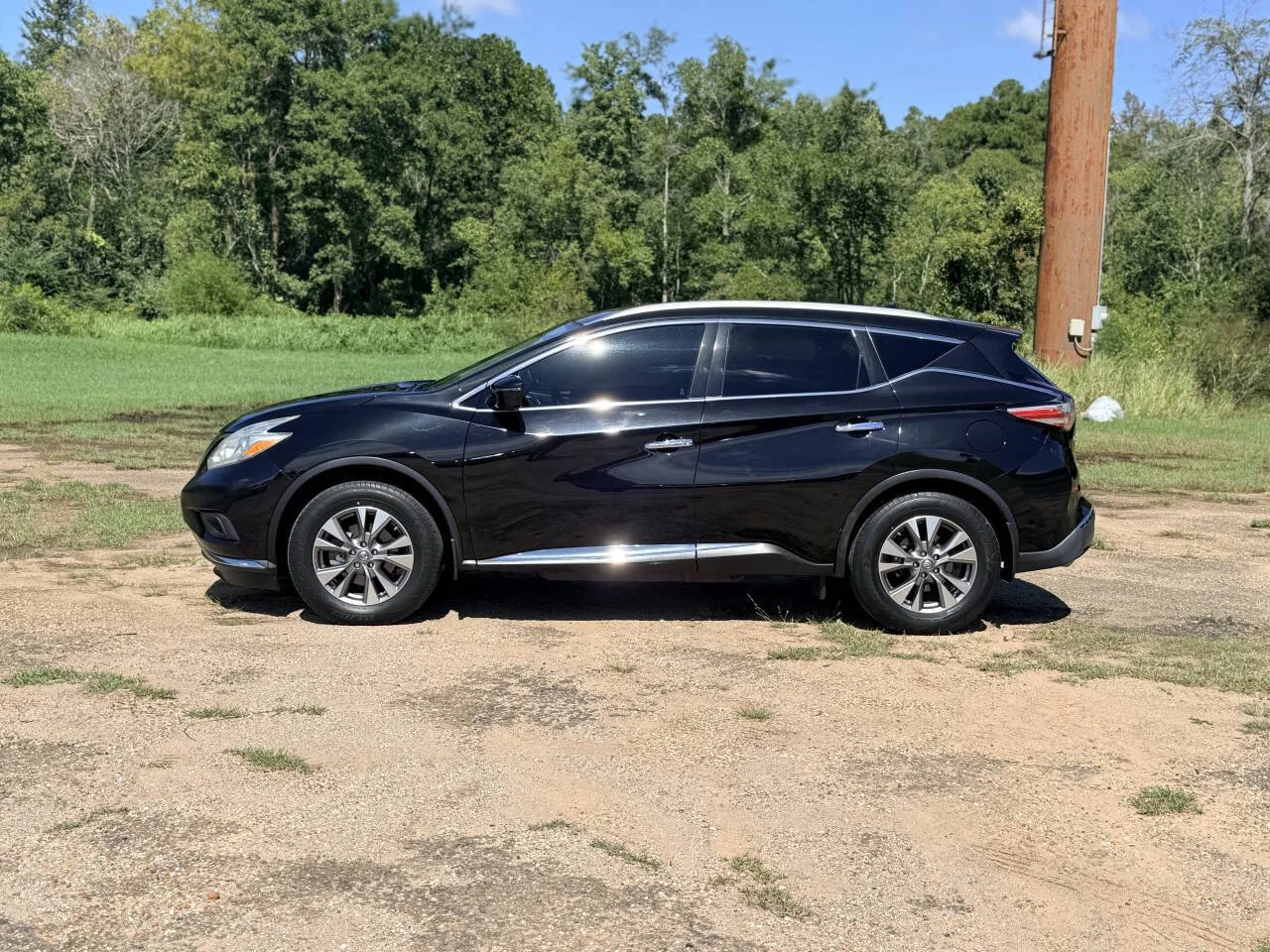 Used 2016 Black Nissan SL 4dr SUV image 2
