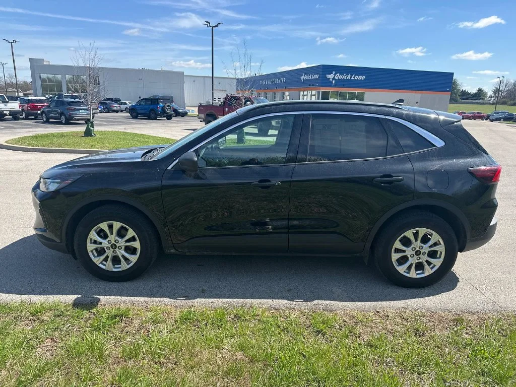 Used 2023 Black Ford Active image 3