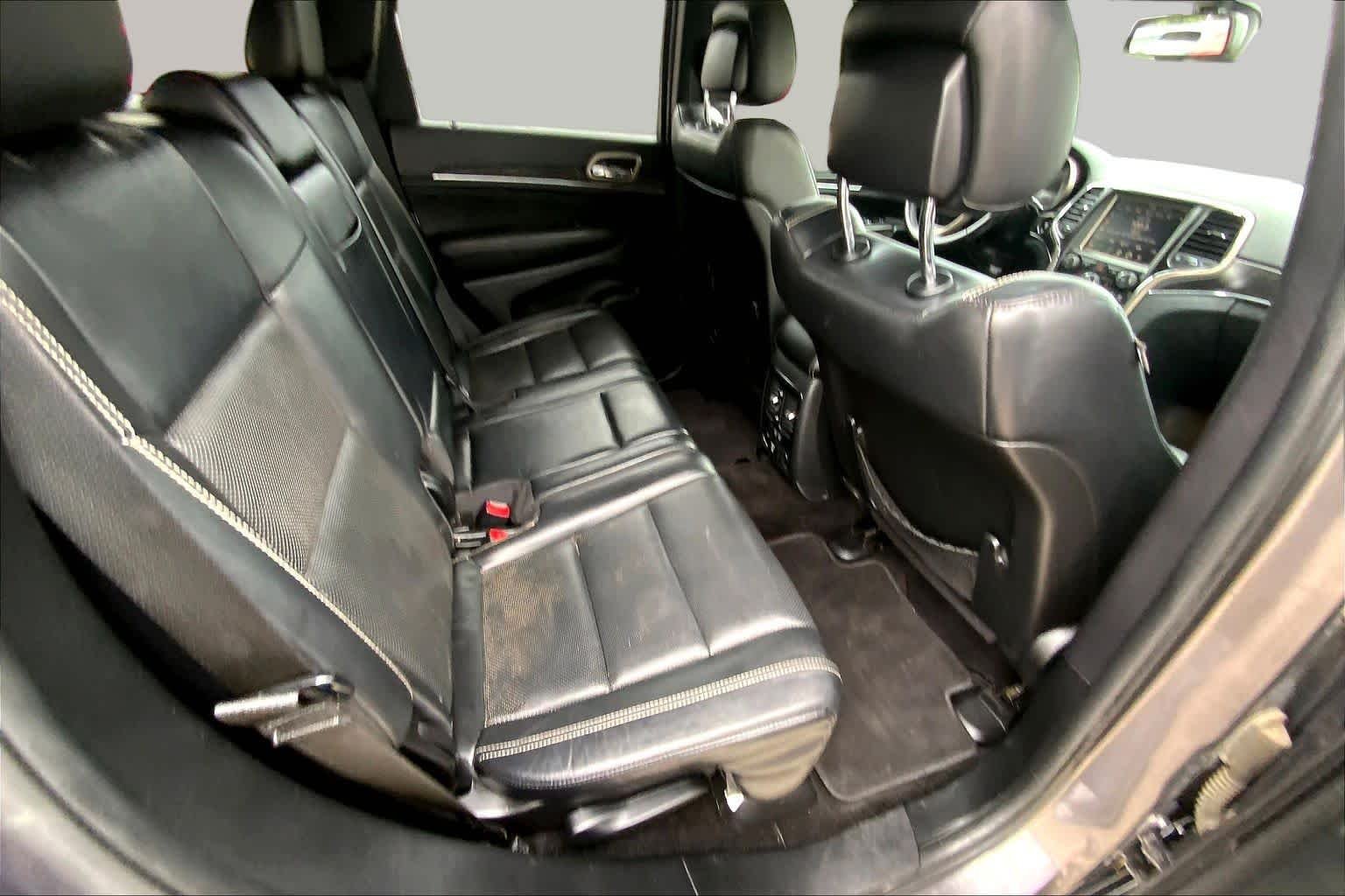 Used 2015 Granite Crystal Metallic Clearcoat Jeep Limited image 19