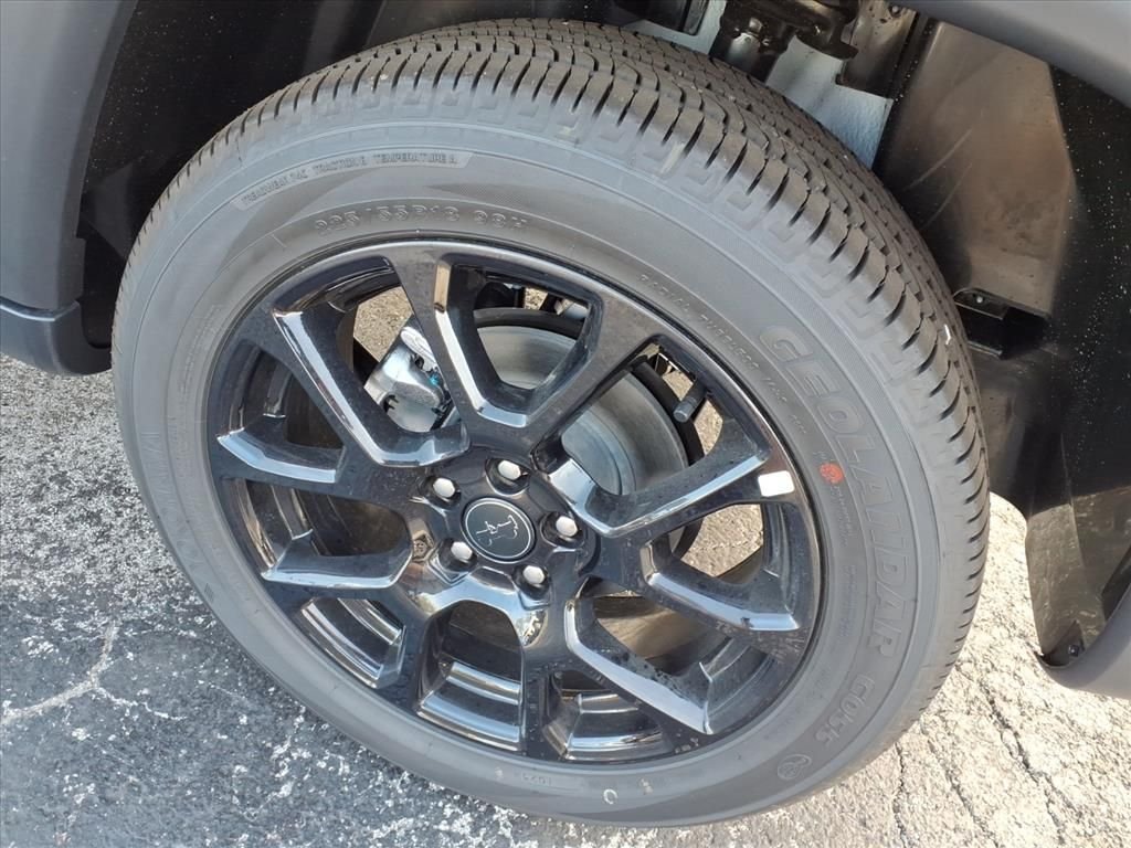 New 2026 Bright White Clearcoat Jeep Latitude image 5