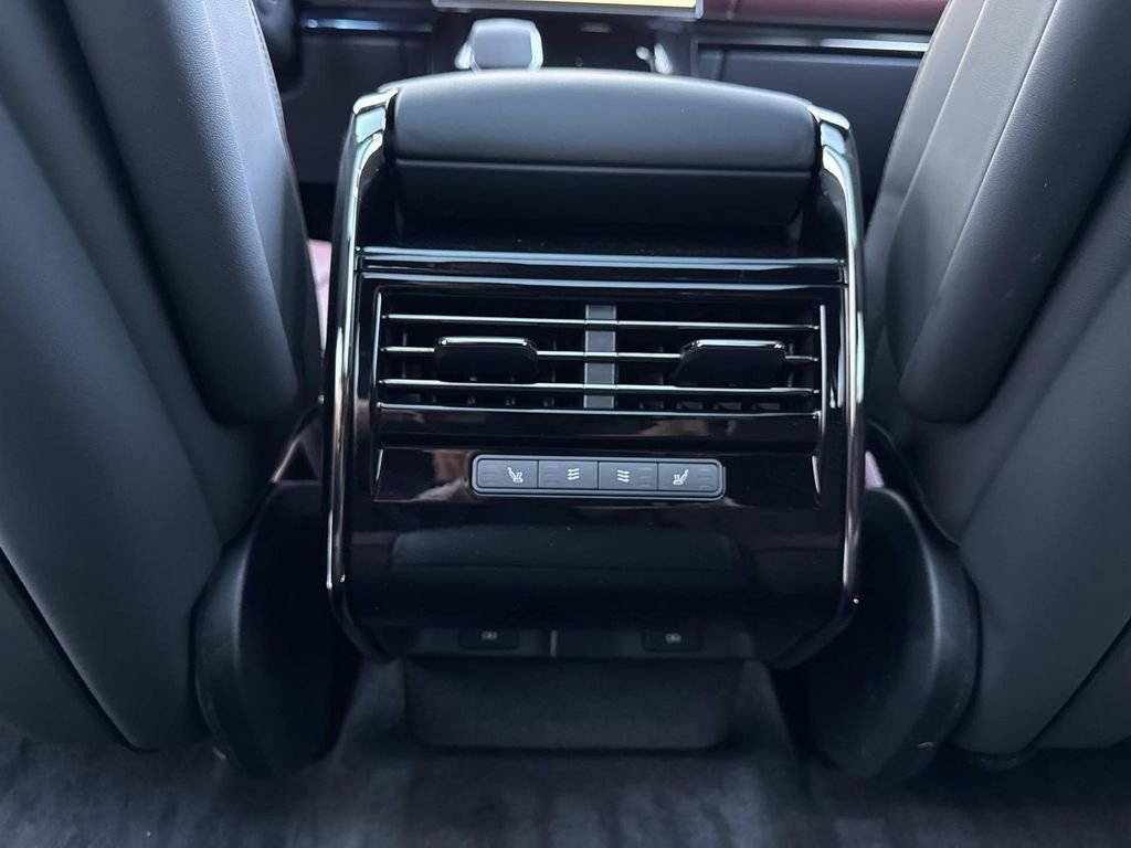 New 2026 Carpathian Grey Land Rover Dynamic SE image 17