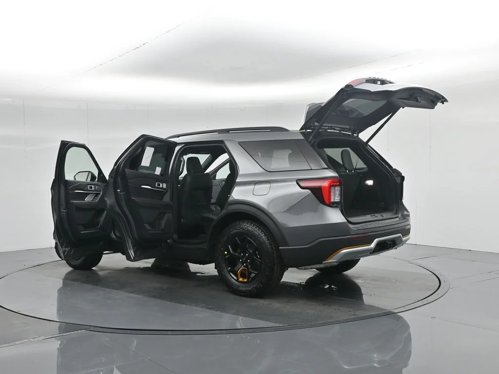 New 2026 Carbonized Gray Metallic Ford Tremor image 41