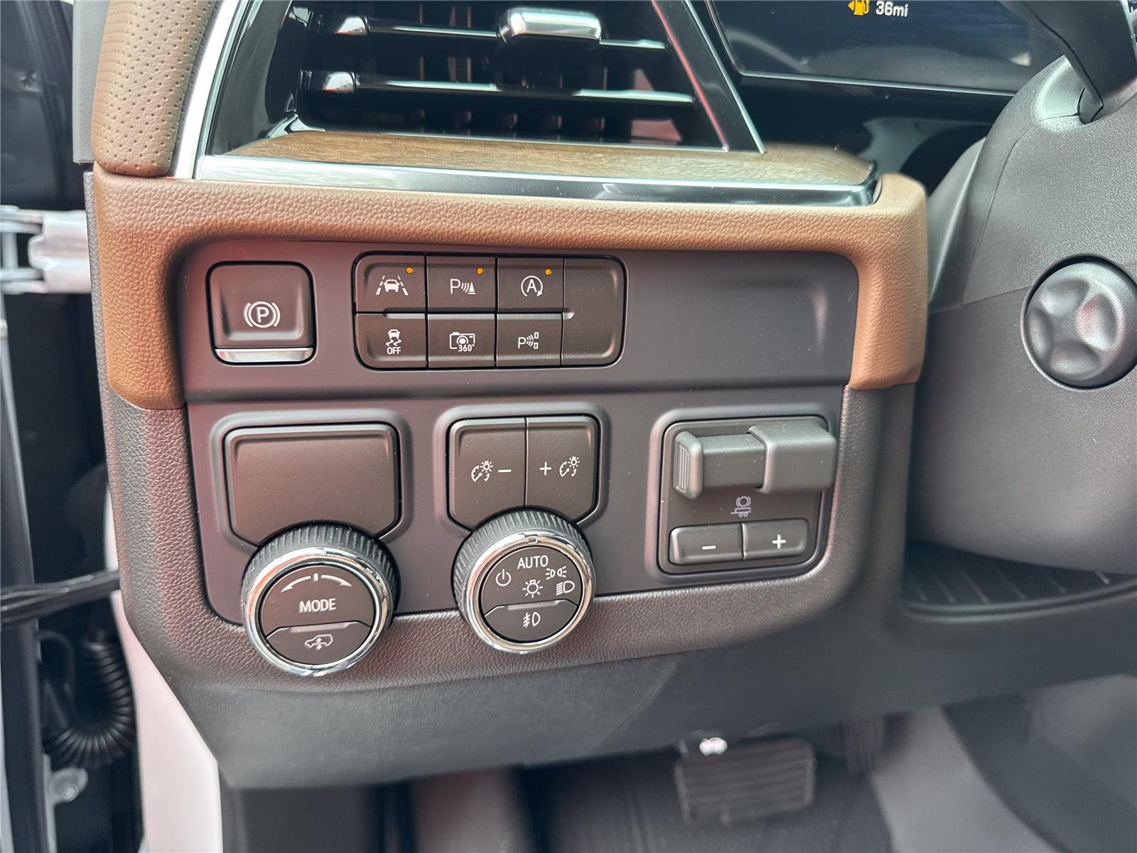 New 2026 Polar White Tricoat Chevrolet High Country image 25