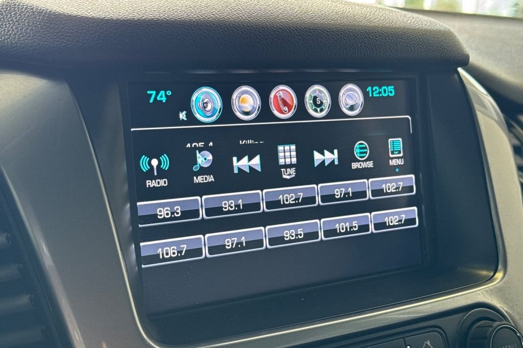 Used 2018 Silver Ice Metallic Chevrolet Premier image 25