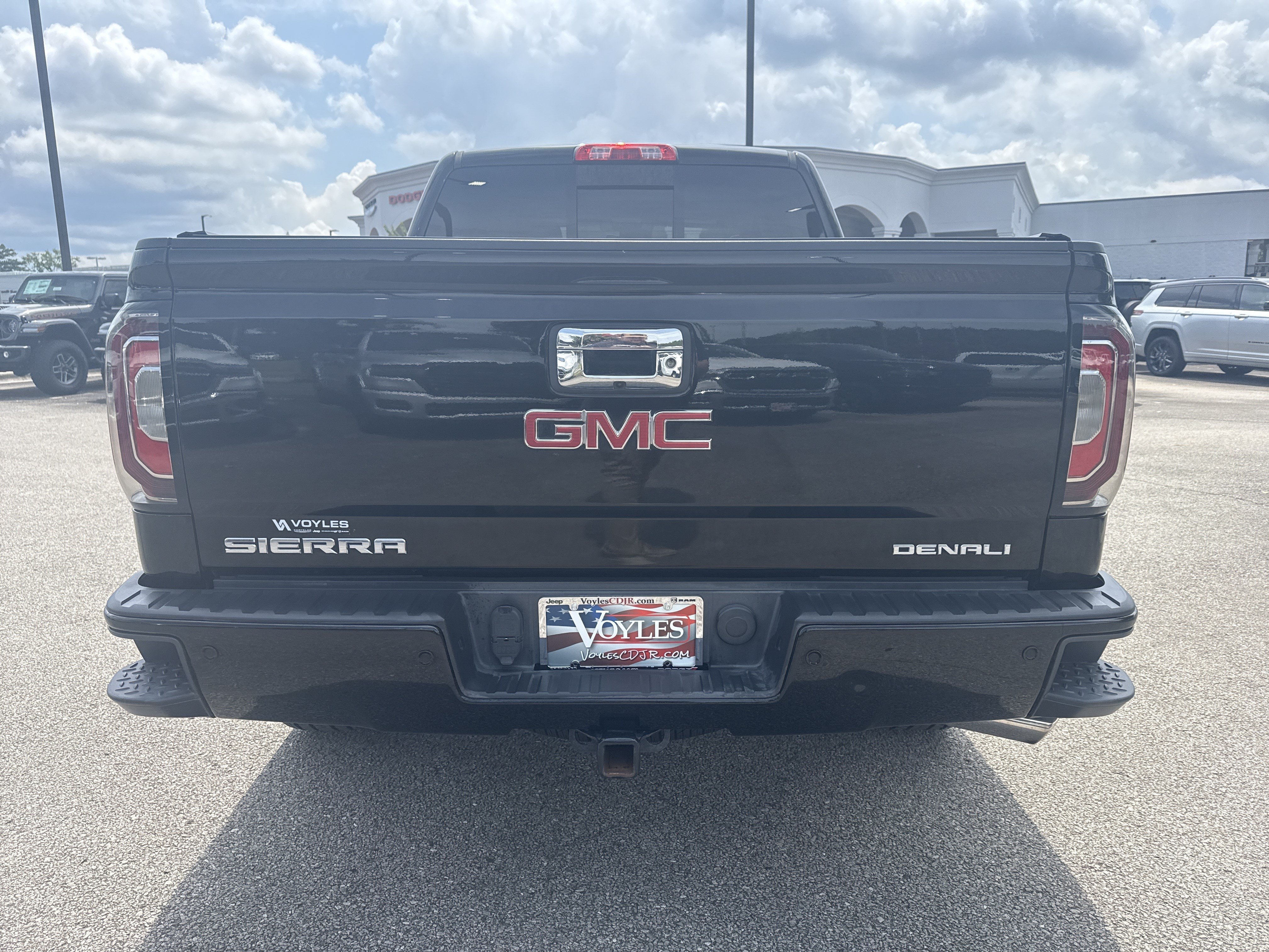 Used 2018 Onyx Black GMC Denali image 6