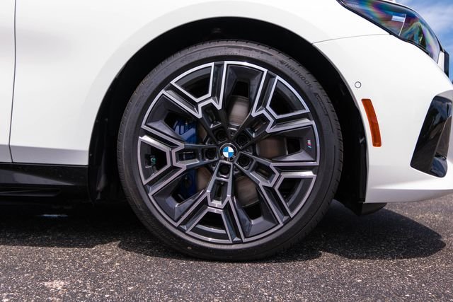 New 2027 Alpine White BMW 550e xDrive image 12